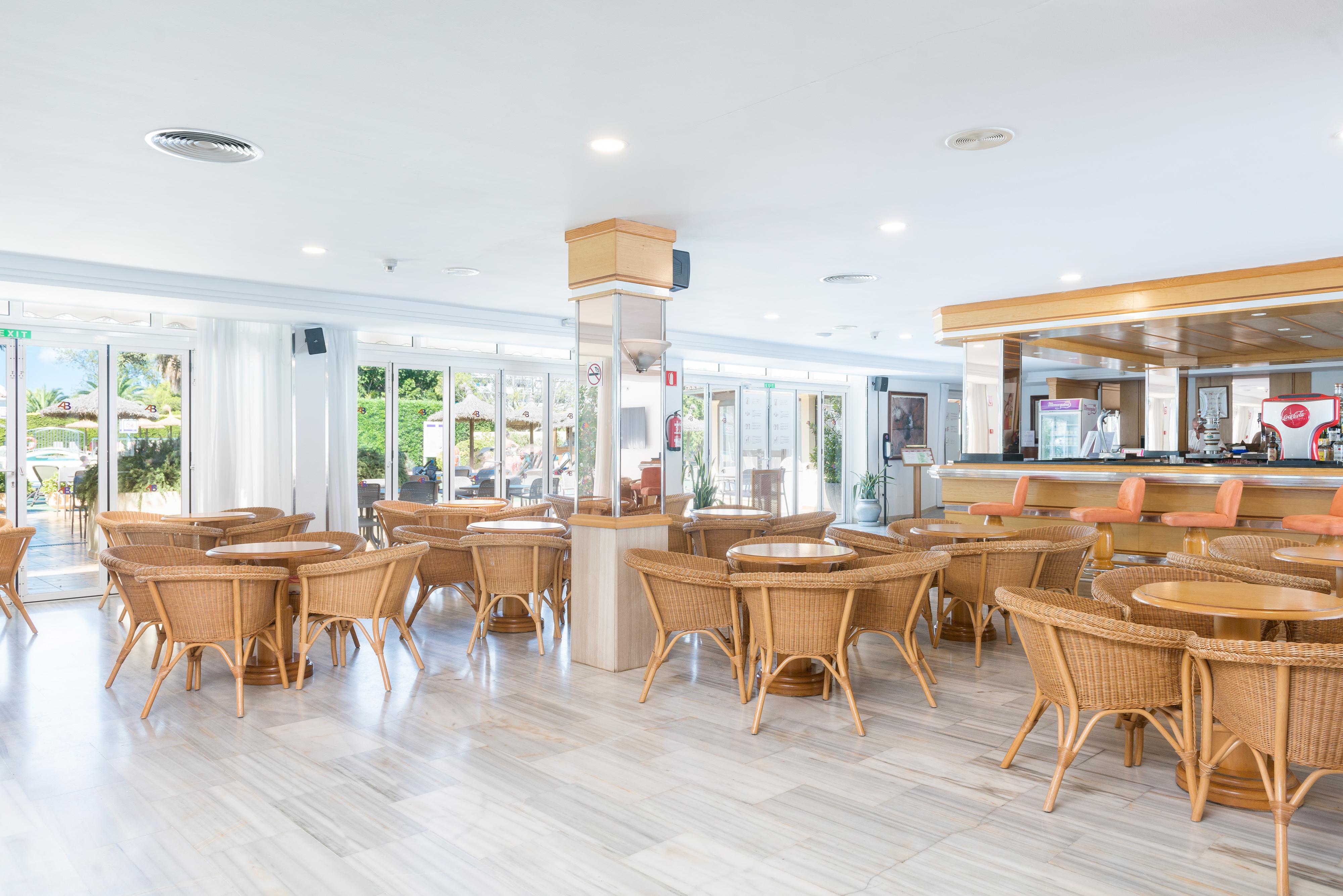 Alcudia Beach Apartments ポルト・ダルクディア エクステリア 写真