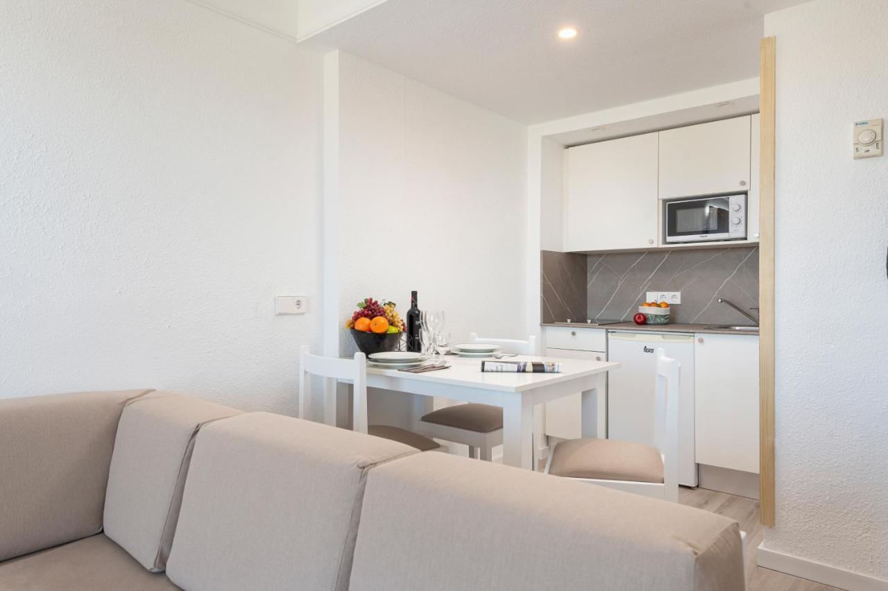 Alcudia Beach Apartments ポルト・ダルクディア エクステリア 写真