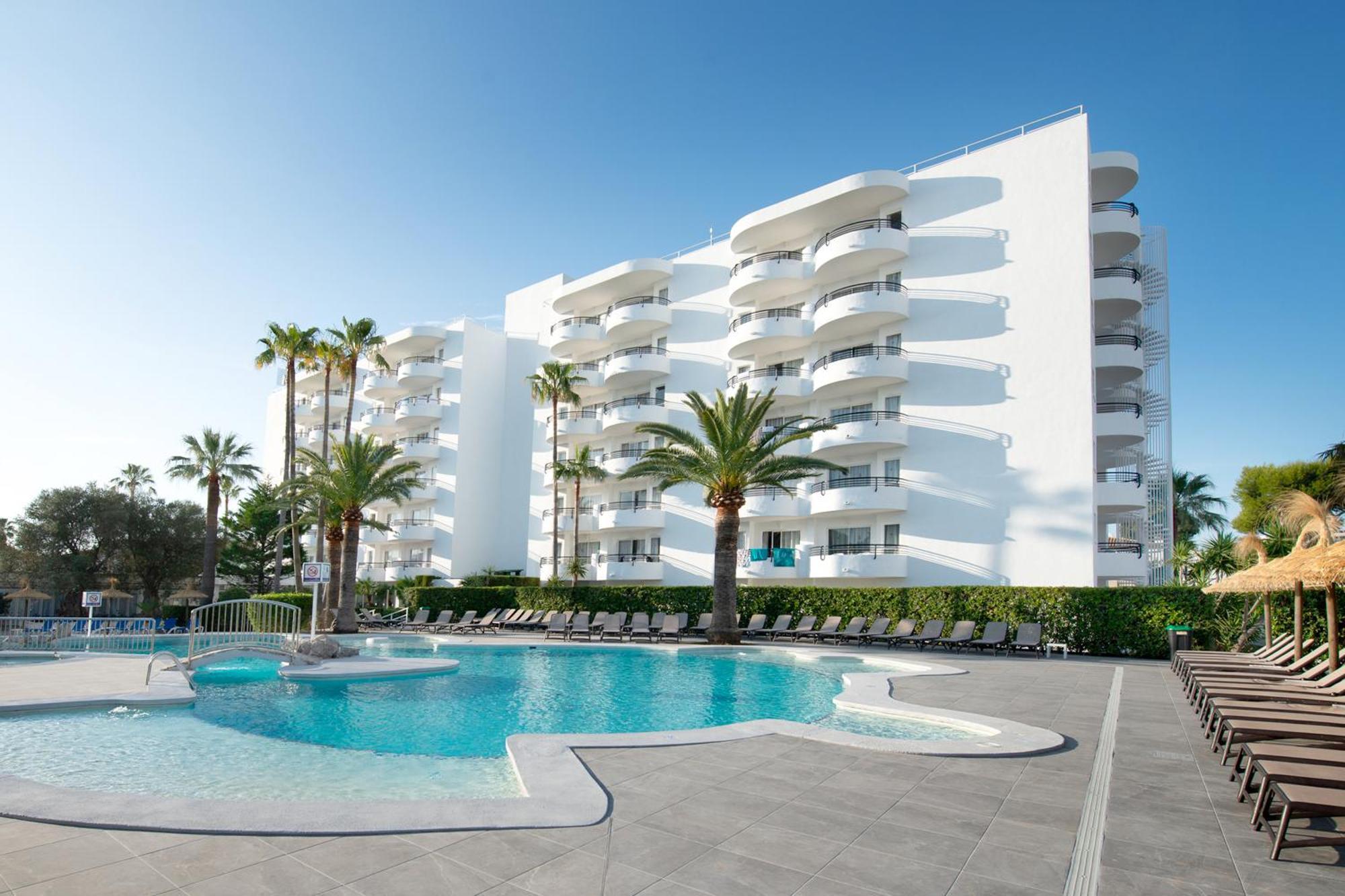Alcudia Beach Apartments ポルト・ダルクディア エクステリア 写真