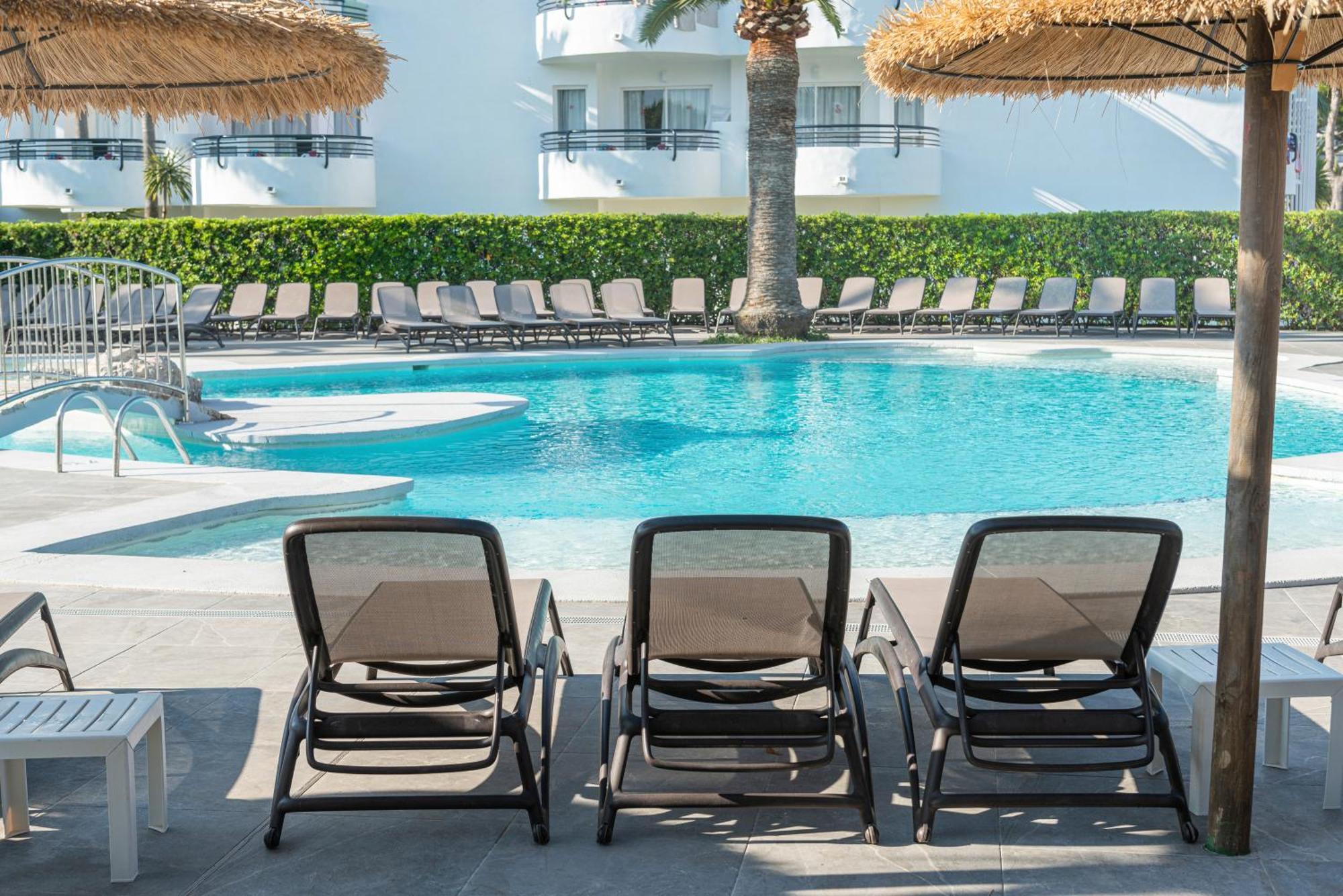Alcudia Beach Apartments ポルト・ダルクディア エクステリア 写真