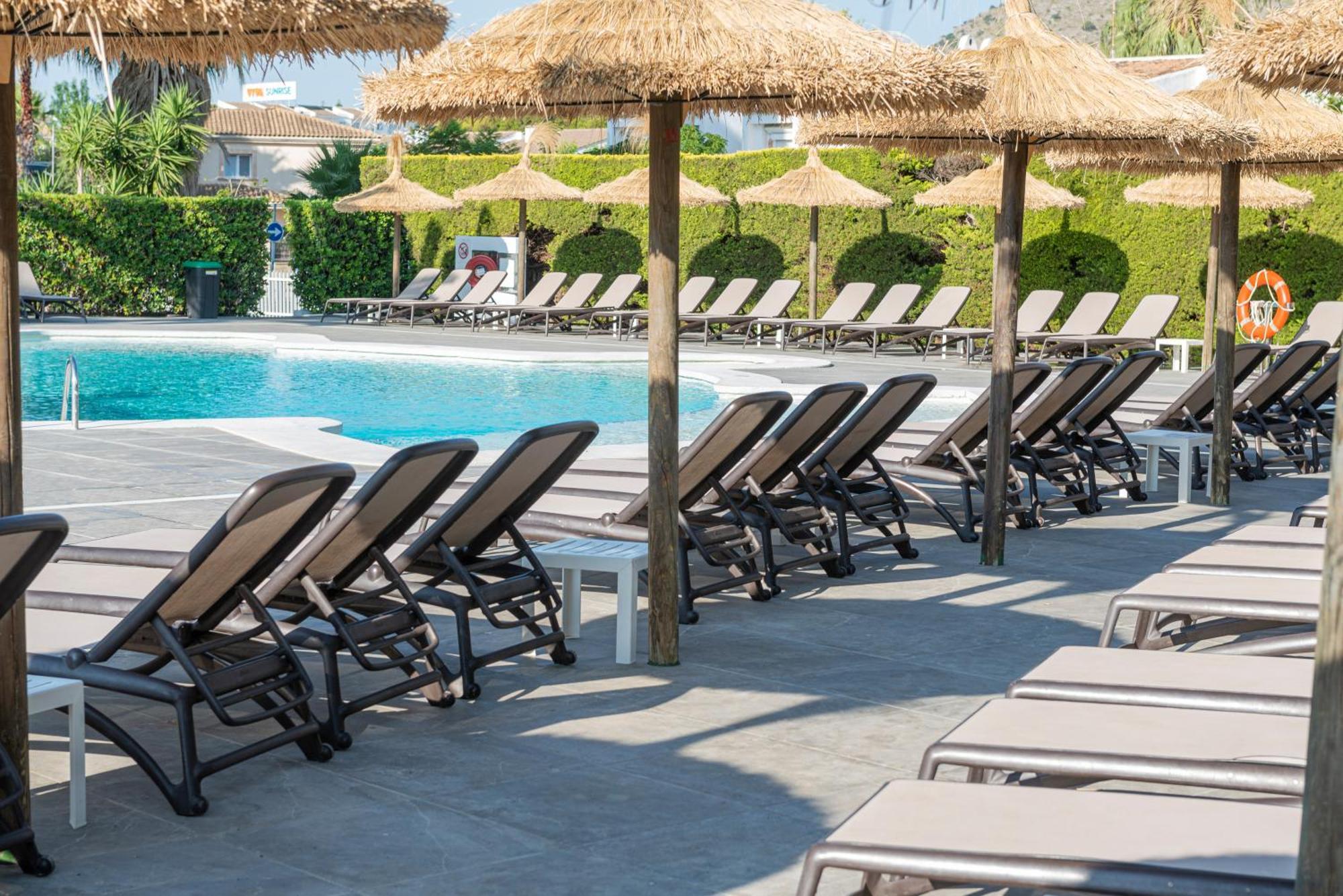 Alcudia Beach Apartments ポルト・ダルクディア エクステリア 写真