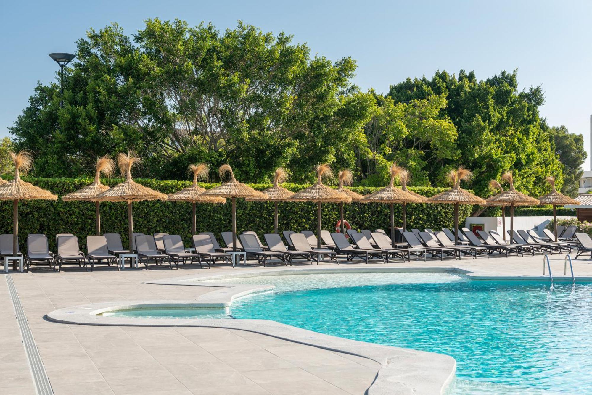 Alcudia Beach Apartments ポルト・ダルクディア エクステリア 写真